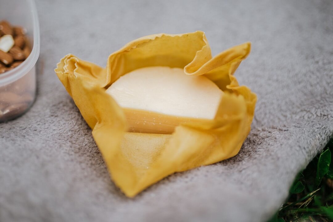 sajt méhviaszos kendőbe csomagolva